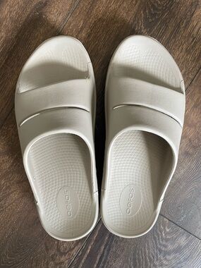 Oofos Slides